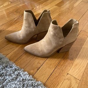 Steve Madden Alyse tan suede booties